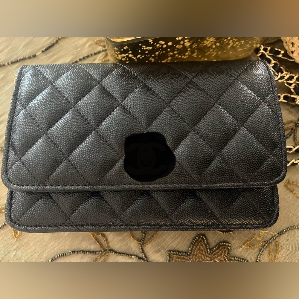 No brand . Wallet crossbody with chain